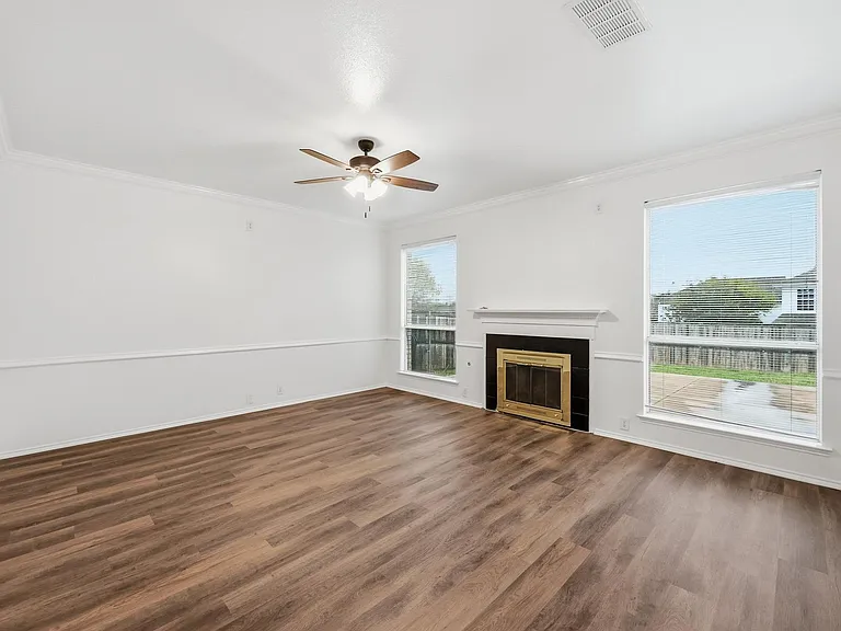 2216 Oak Park Dr — Photo 3