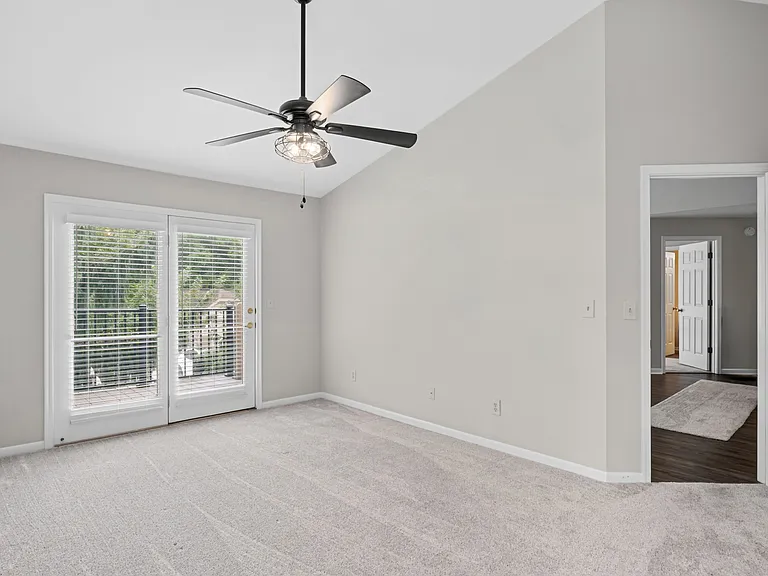 580 Cloverfield Ln #301 — Photo 7