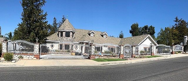 Front gated circ driveway