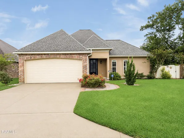 100 Tall Oaks Ln, Youngsville, LA 70592