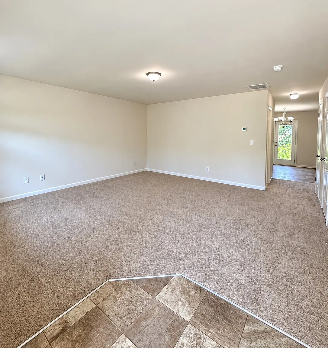 4 bed, 2.5 bath, 1850 sqft, $2,050 — Photo 3