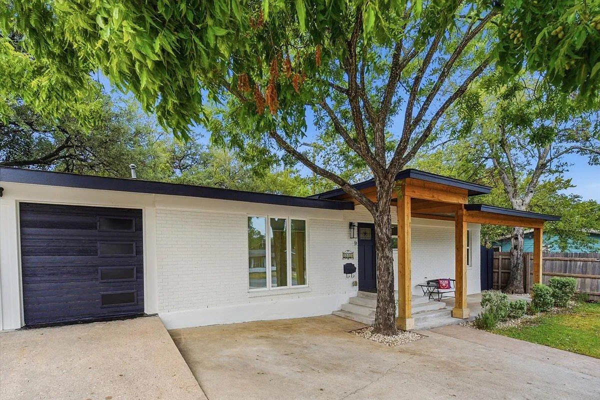 3 bed, 2.0 bath, 1315 sqft, $5,000 — Photo 1