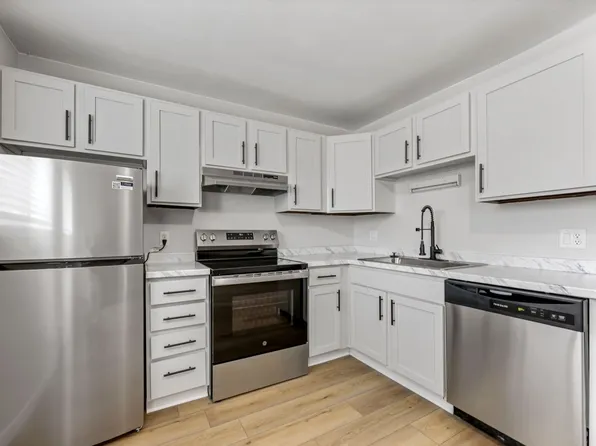 Hawk Point Apartments