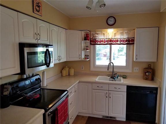 4th image of 2819 Manhattan Dr
