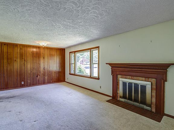 3rd image of 128 Moorman Dr