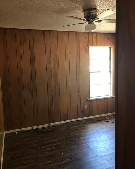 2nd image of 3921 Sarita St