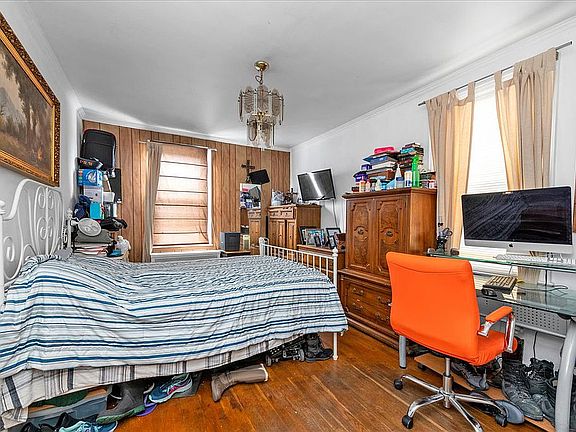 5th image of 2549 42nd St