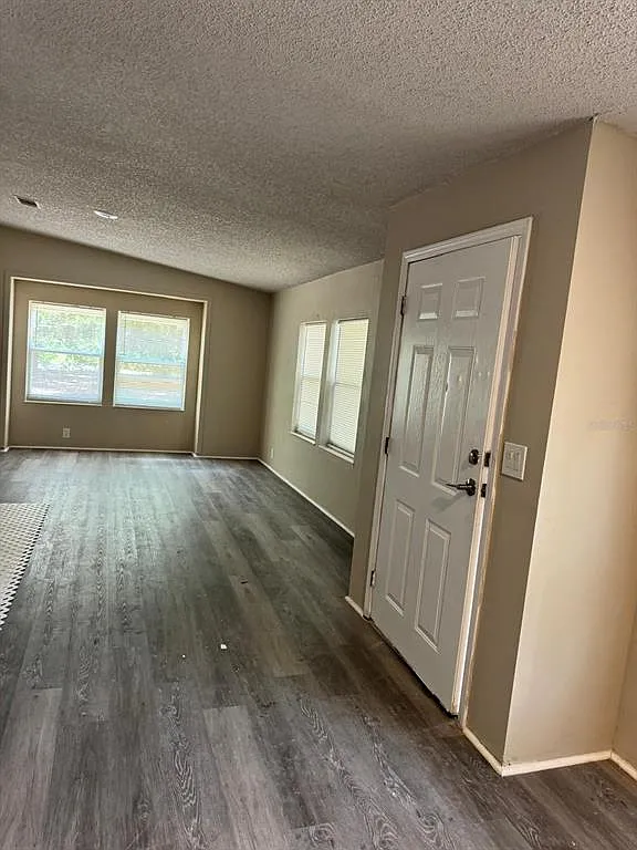 2 bed, 2.0 bath, 1306 sqft, $2,300 — Photo 2