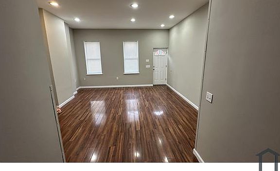 4th image of 2026 W Oxford St