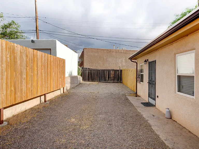 1616 Coal Ave SE #C — Photo 22