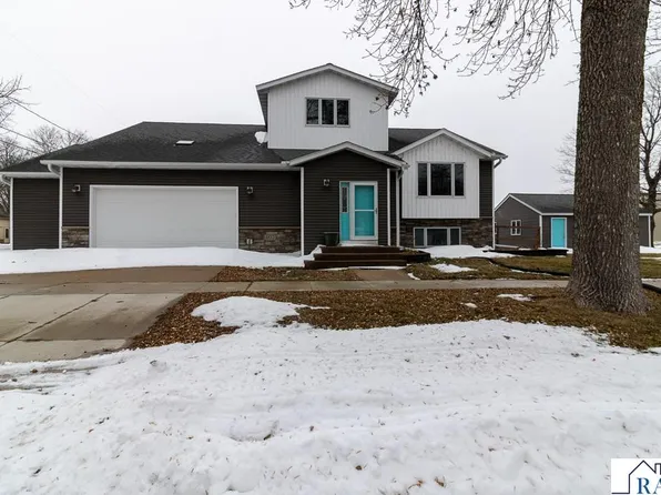 402 Cedar St, Nicollet, MN 56074