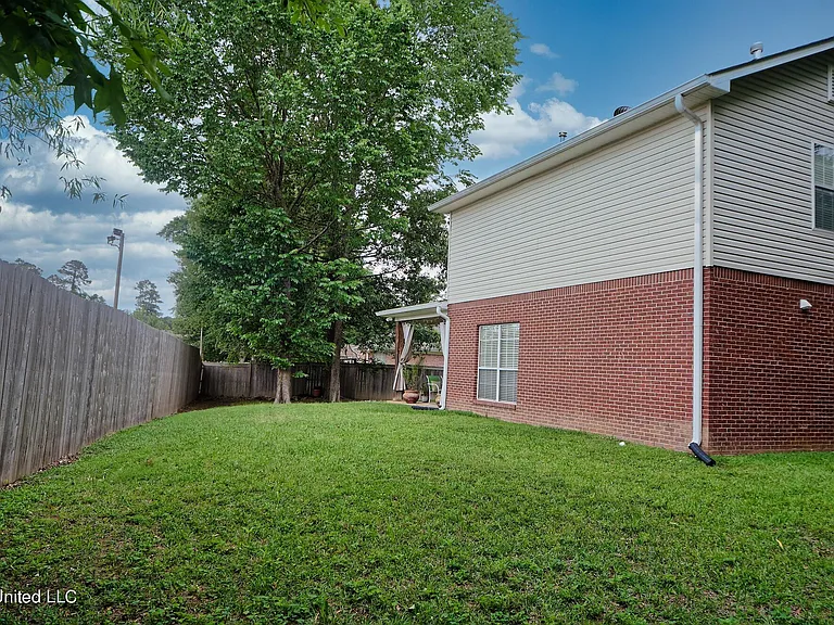 408 Green Tree Pl — Photo 9