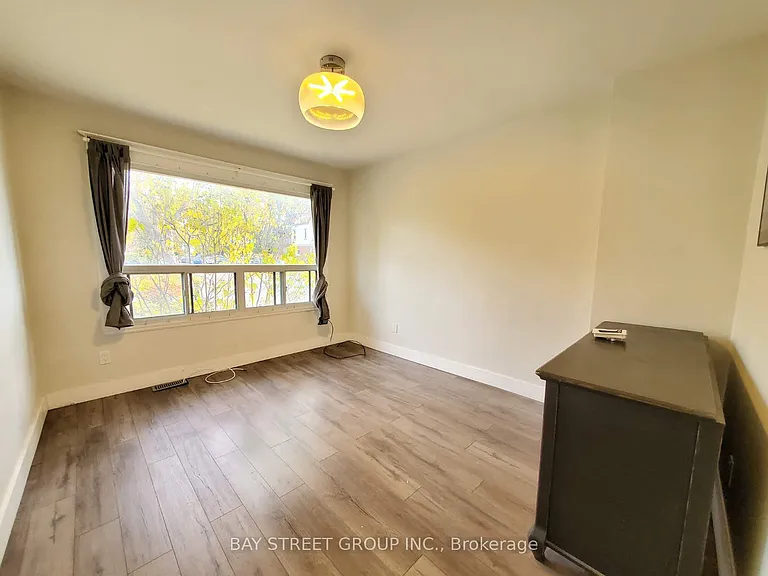 212 Monarch Park Ave — Photo 8