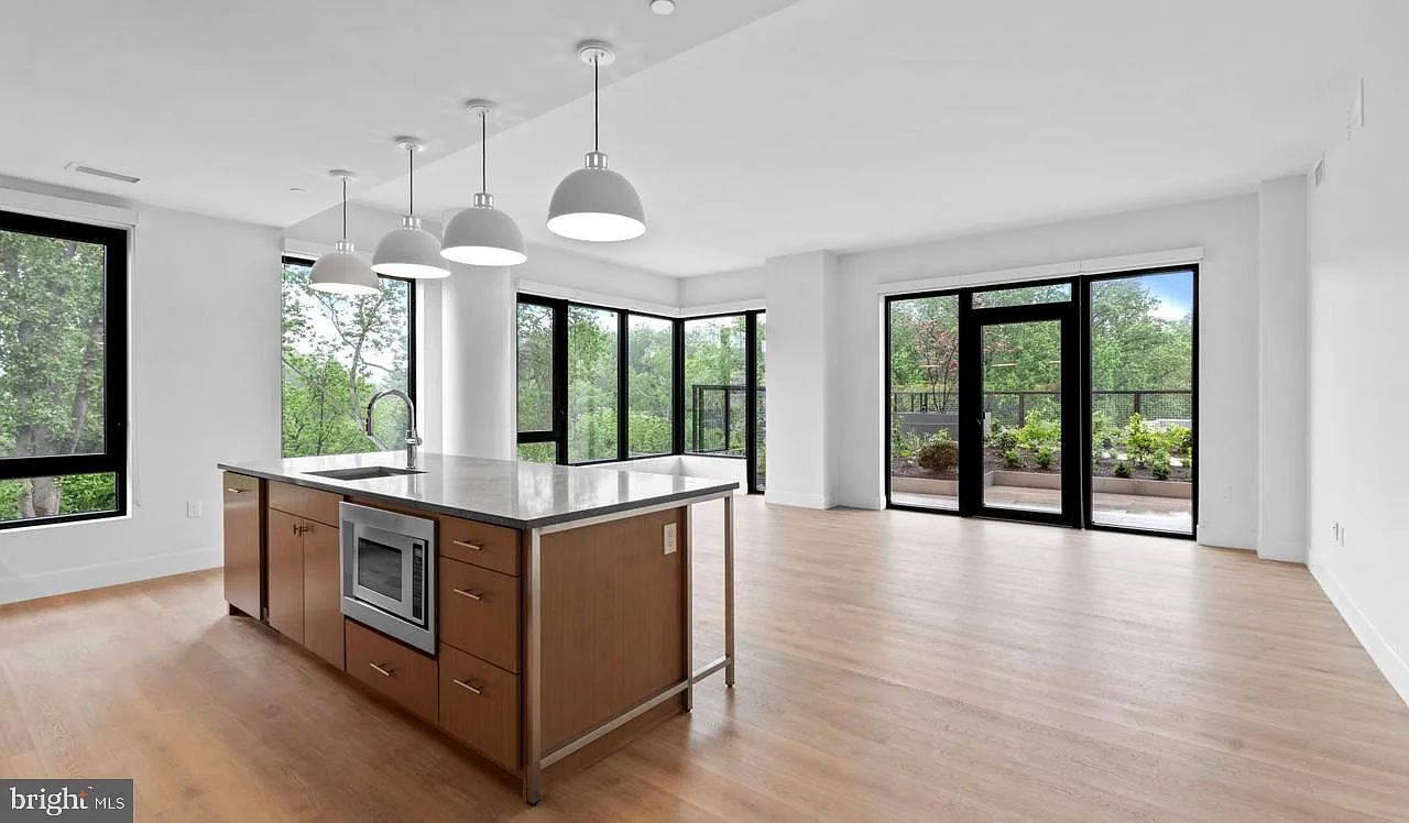 Studio, 469 sqft, $2,086 — Photo 4