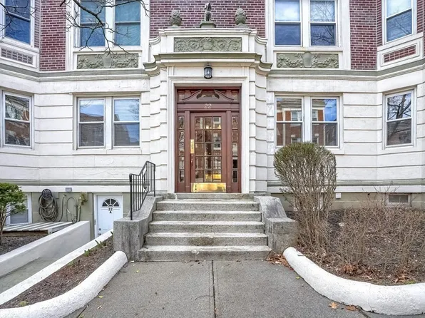 22 James St APT 1, Brookline, MA 02446
