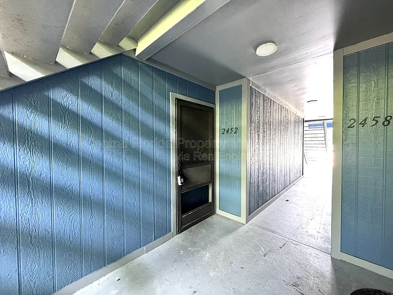 2452 Oak Park Way — Photo 2