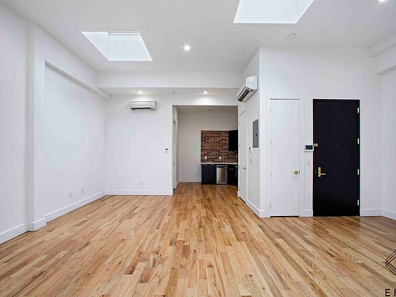 3rd image of 101 Varet St #B