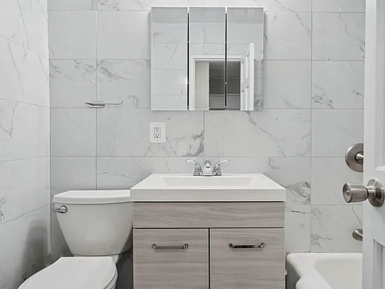 408 W 34th St #1L — Photo 6