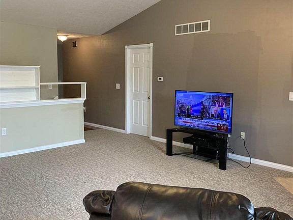 3rd image of 1729 Stewart Dr