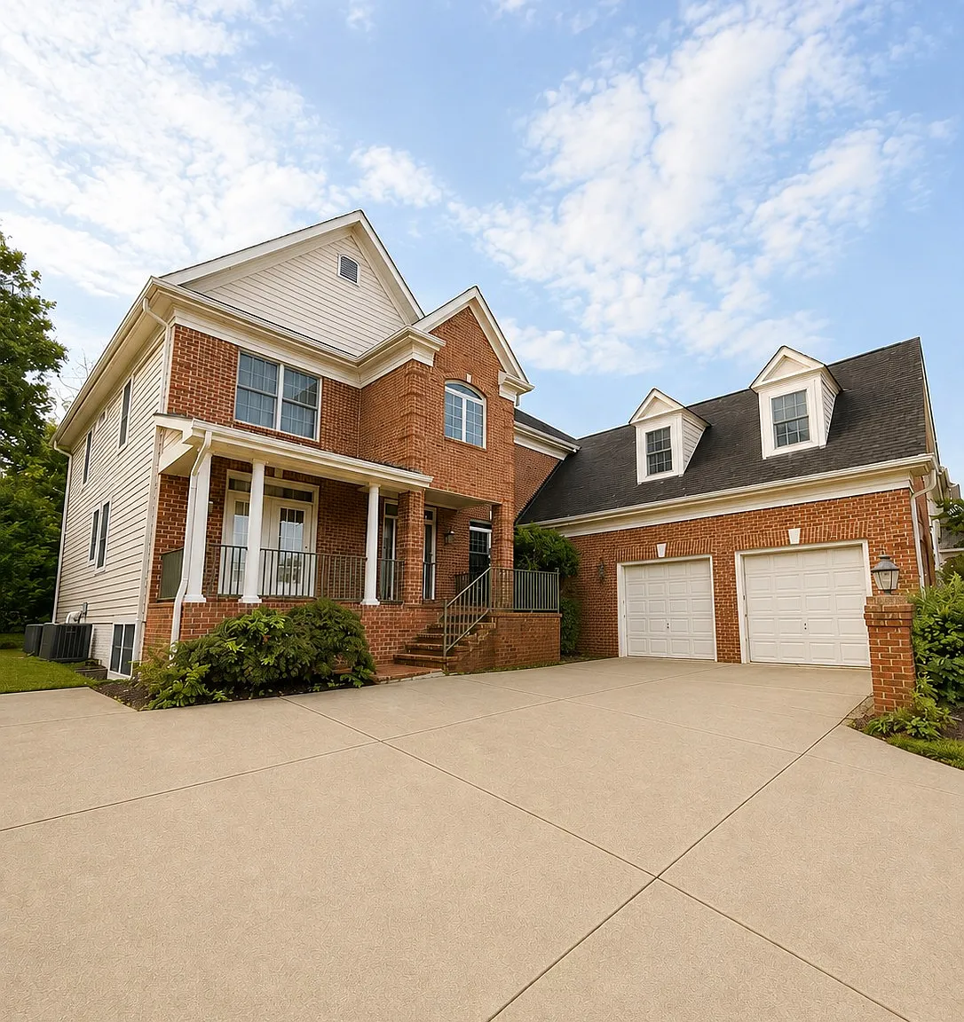 5 bed, 5.5 bath, 5990 sqft, $5,200 — Photo 2