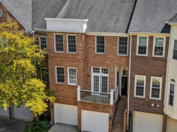 47697 Whirlpool Sq, Sterling, VA 20165