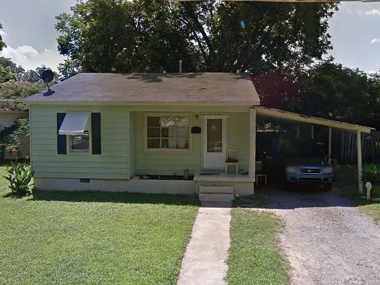 515 Middle St — Photo 1