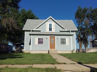 909 S Saunders Ave, Sutton, NE 68979