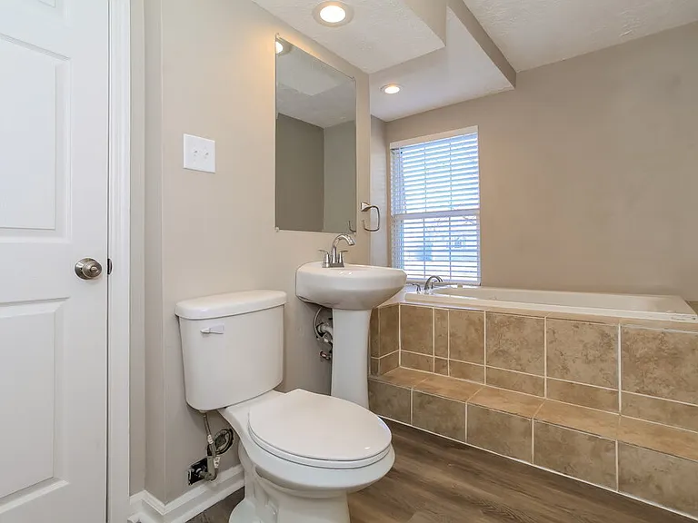 4559 Parkwick Dr — Photo 16