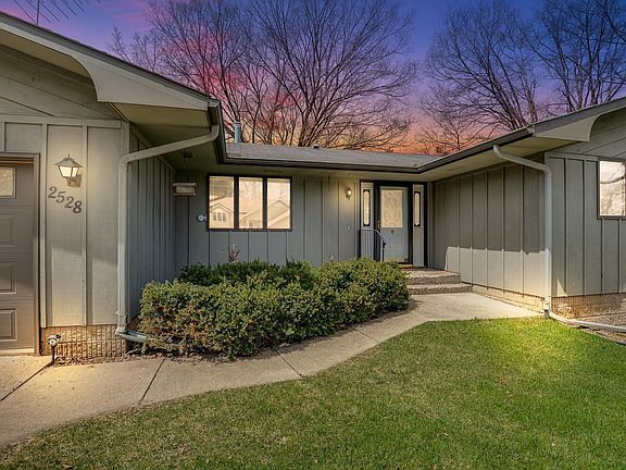 2nd image of 2528 Woodland Dr