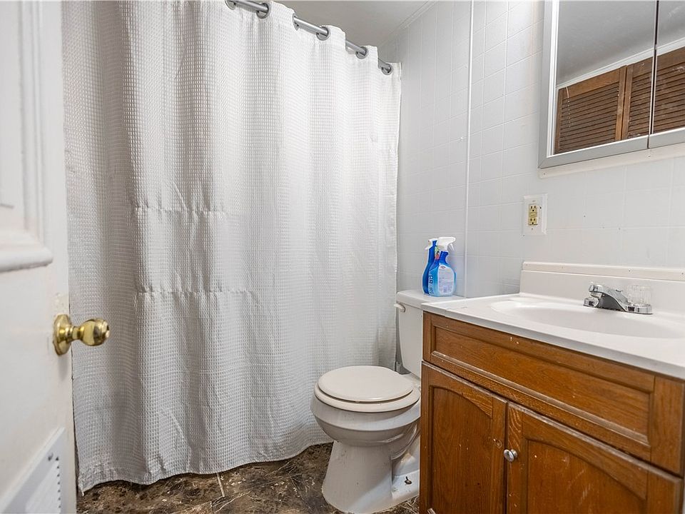 16th image of 713 N Franklin St