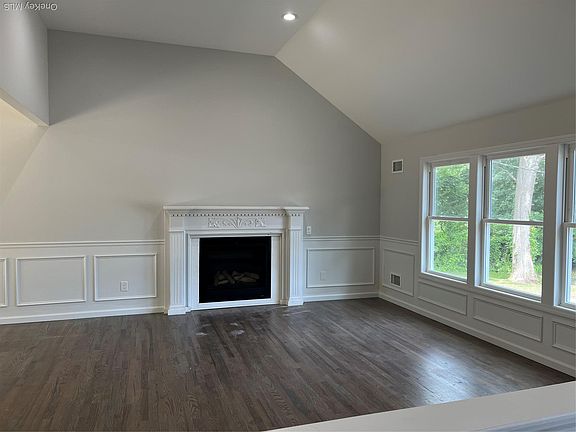 4th image of 56 Aspen Road