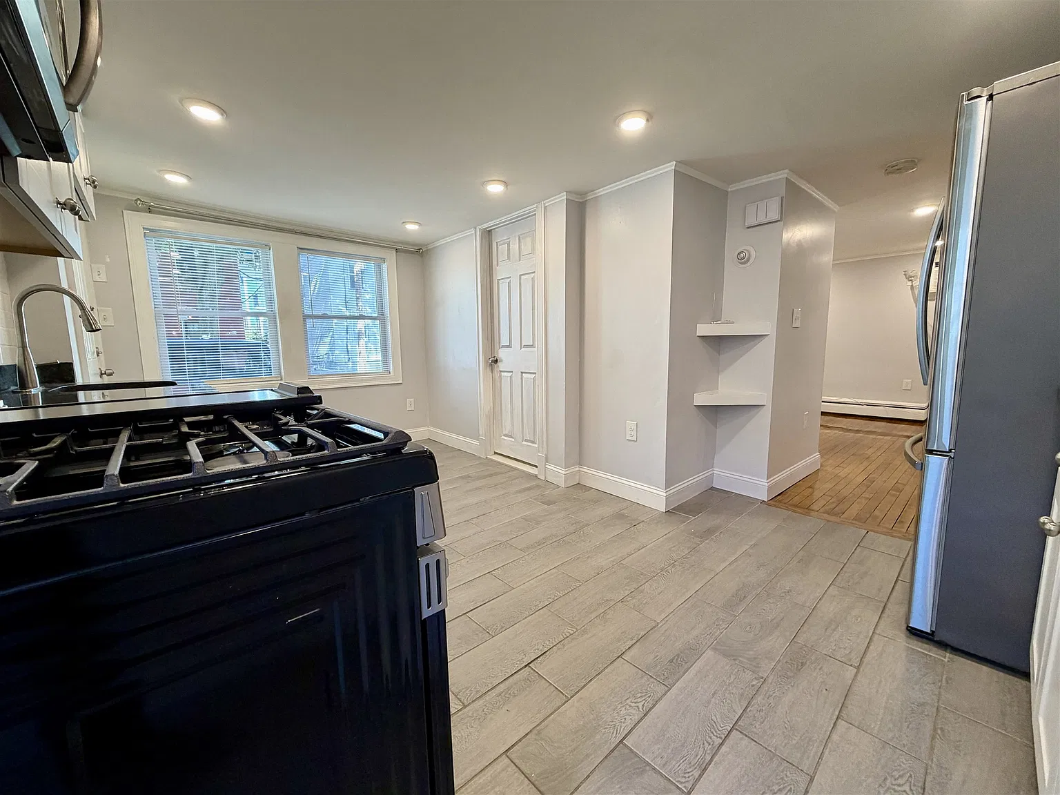 2 bed, 800 sqft, $3,200 — Photo 4