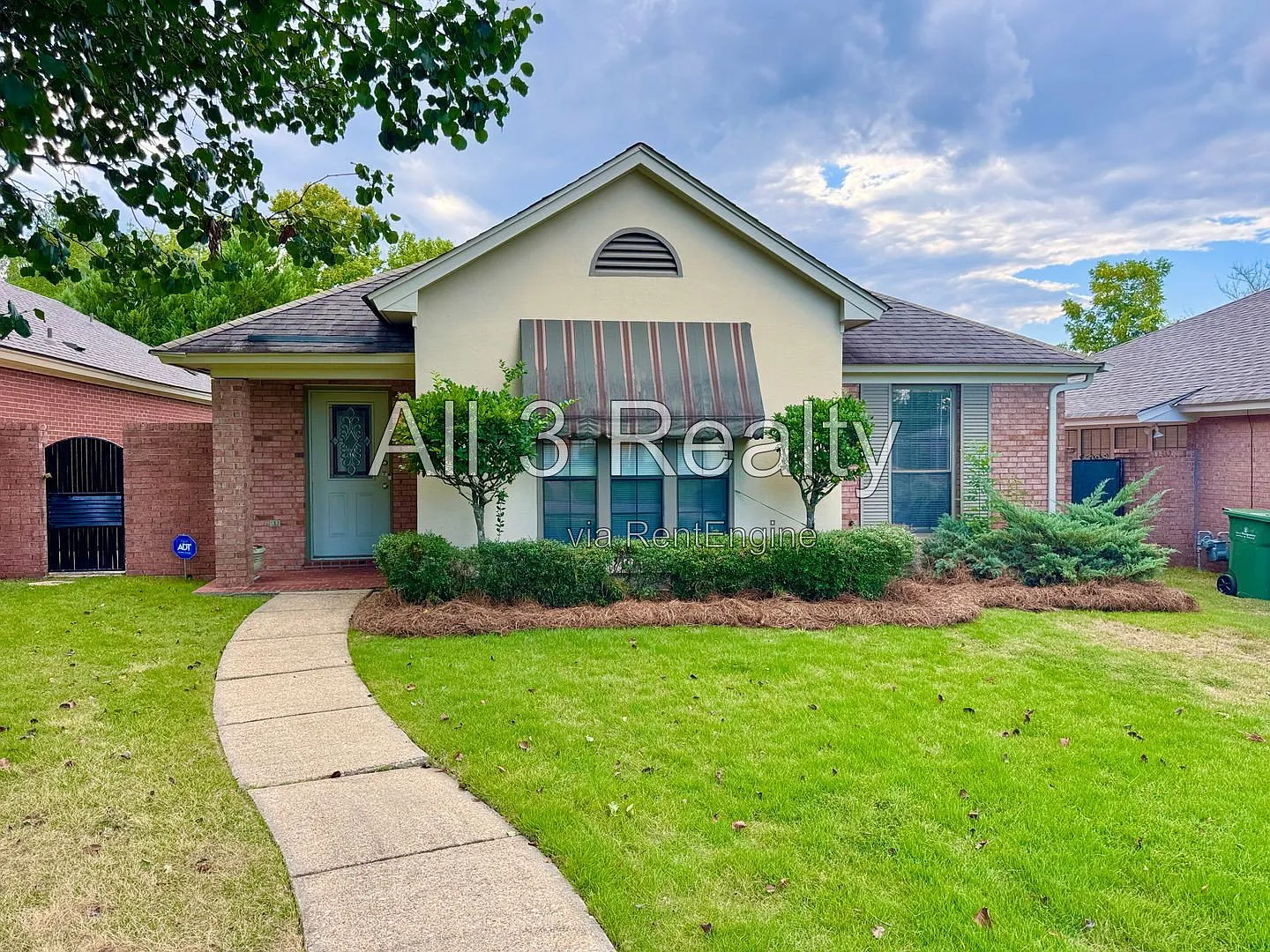 3 bed, 2.0 bath, 1615 sqft, $1,695 — Photo 2
