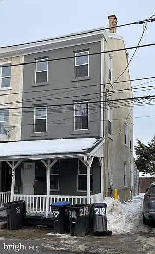 220 Pearl St Photo 1