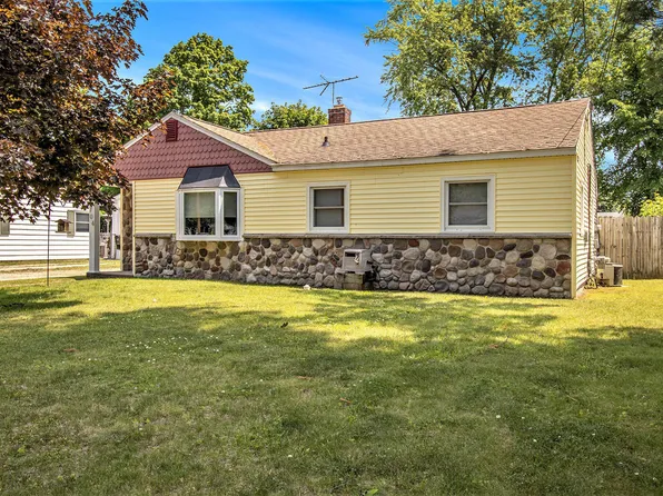 704 Chrysler St, Kalamazoo, MI 49048