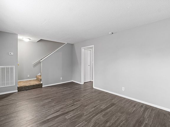 4th image of 225 Taft Dr #2