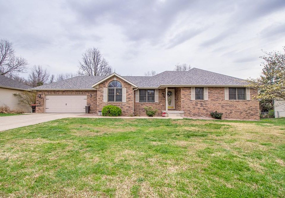 1st image of 800 Rosewood Dr