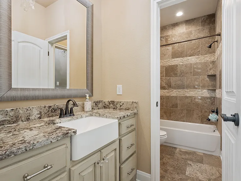 8464 Spicewood Springs Rd — Photo 42