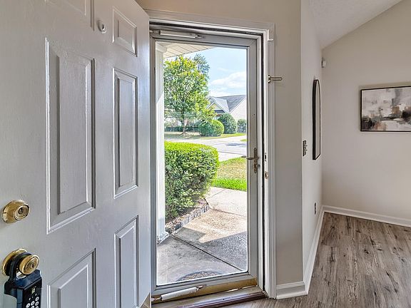 4th image of 205 Twin Oaks Ln