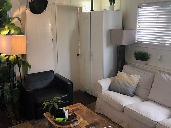 5th image of 2204 Manhattan Ave #B