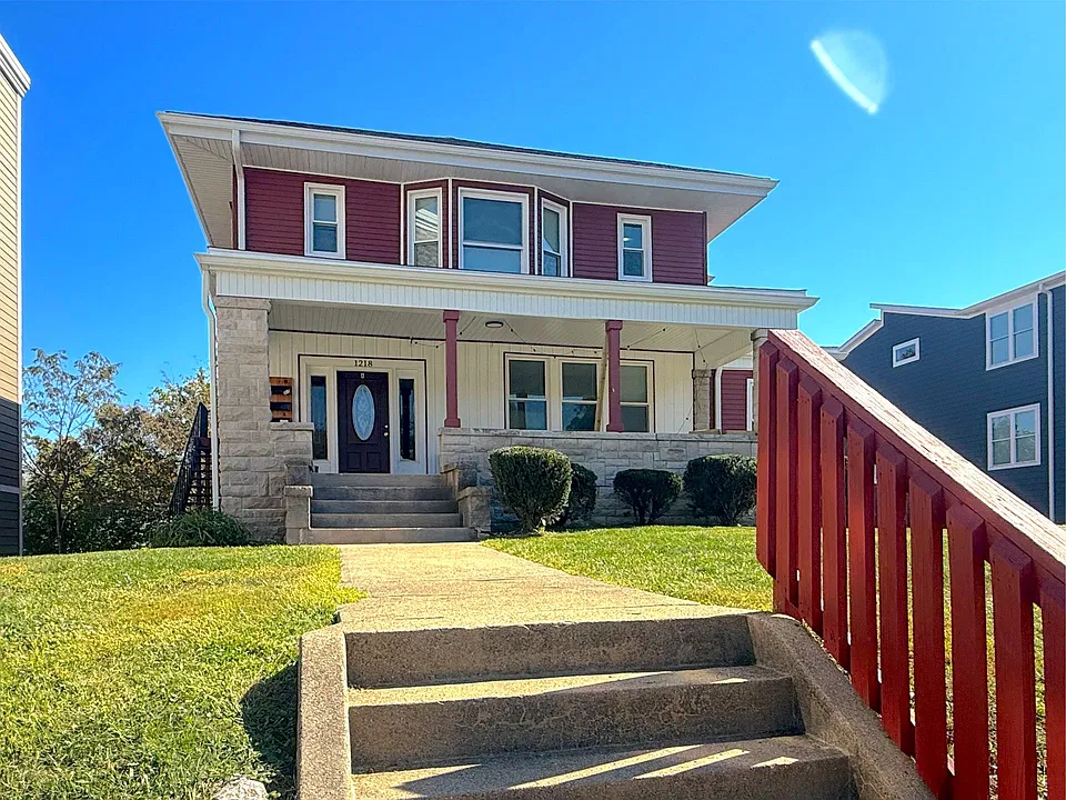1218 N College Ave