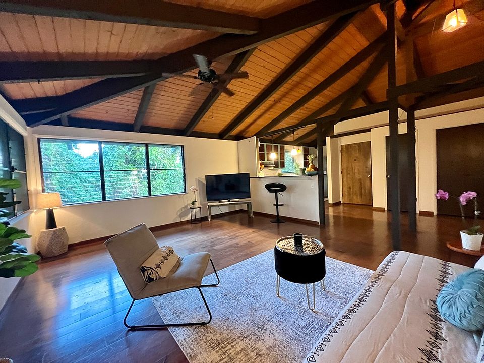 2nd image of 1736 Kaehulua Pl Unit 4