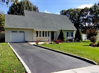 83 Howe Rd, Coram, NY 11727