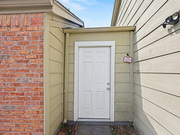 3rd image of 3903 Mountain Rose Ln