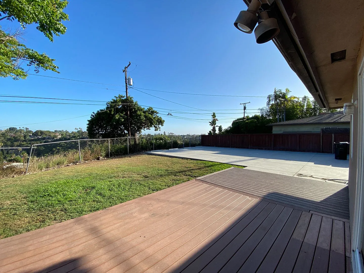 6BD/3BA, Huge Yard! Lots of Parking! — Photo 3