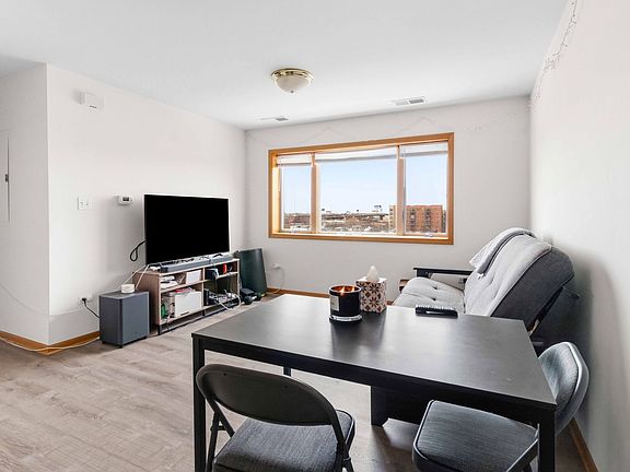 4th image of 313 W 23rd St Unit 601