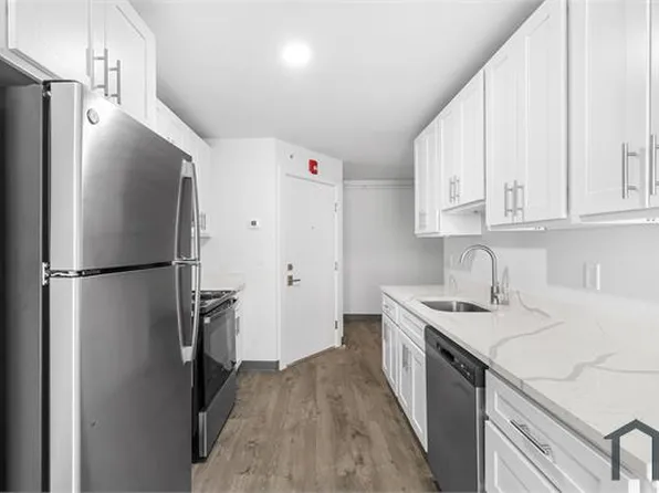 72 Spruce St, Stamford, CT 06902