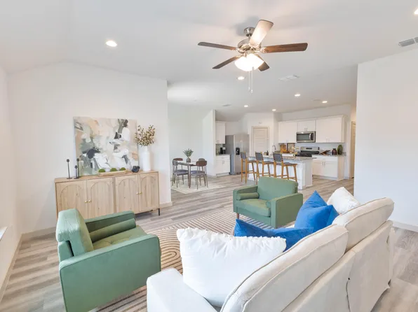 7729 92nd St, Lubbock, TX 79407