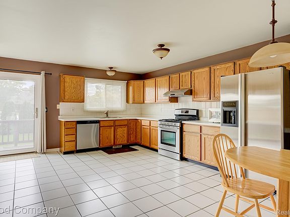 2nd image of 416 Oakgrove Ct