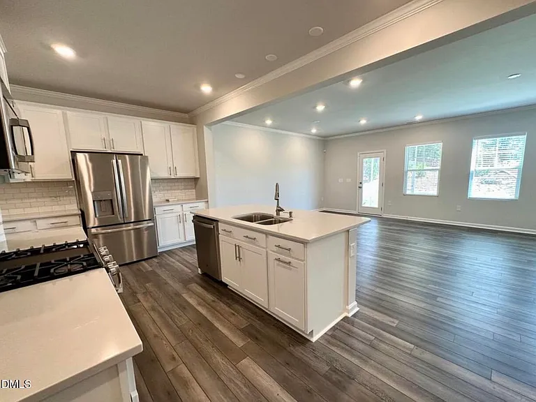 108 Jade Creek Dr — Photo 4